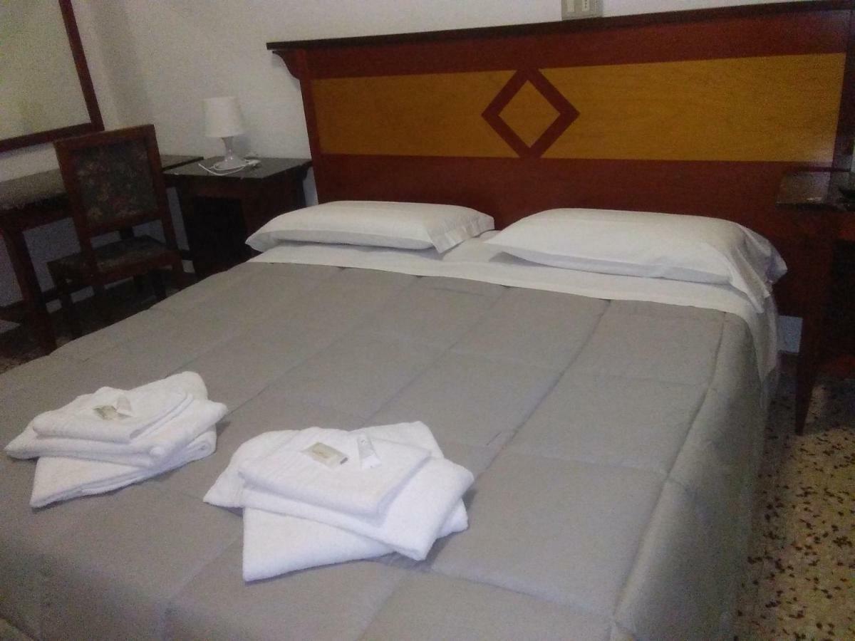 Hotel Stella ฟอลลอนนีกา ภายนอก รูปภาพ