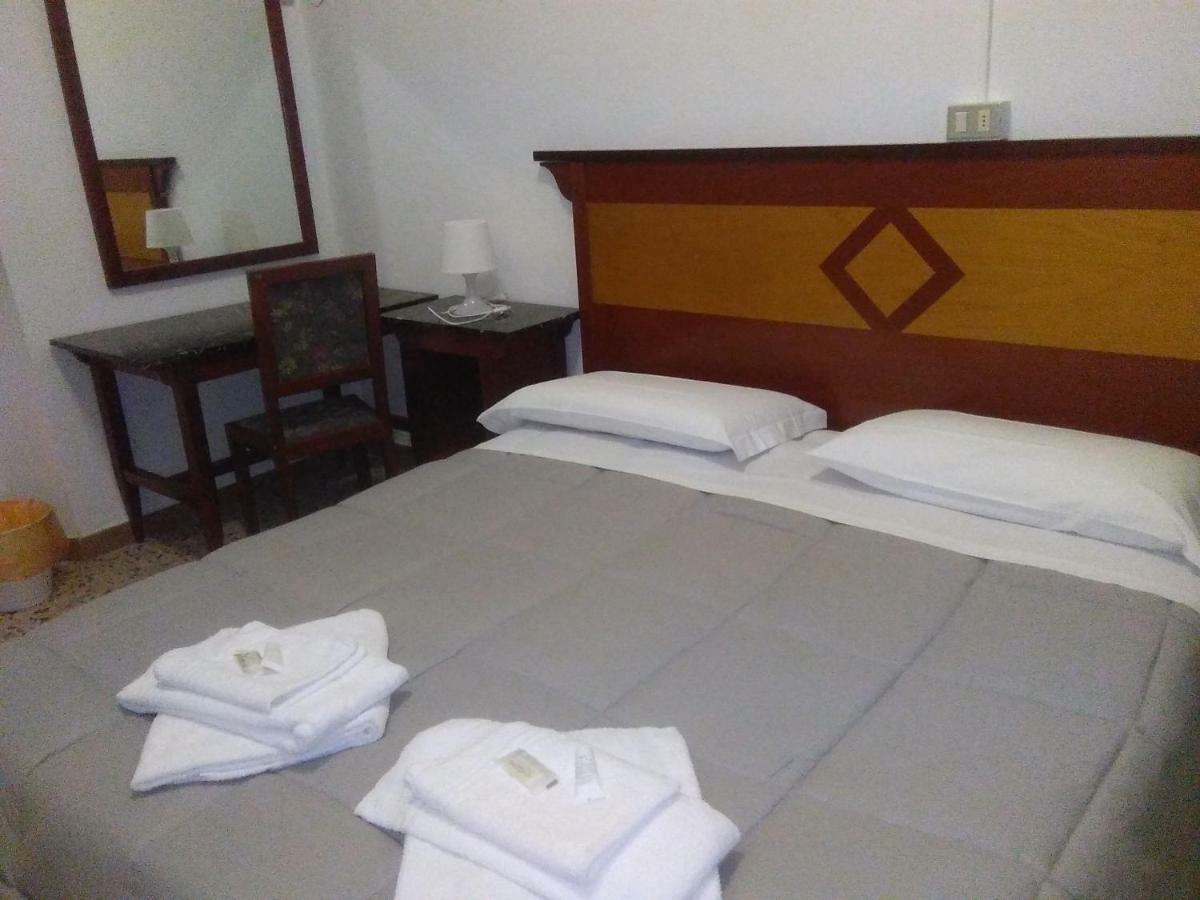 Hotel Stella ฟอลลอนนีกา ภายนอก รูปภาพ